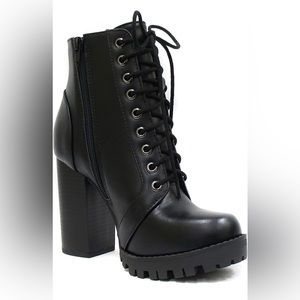 Platform heel laced boots in black